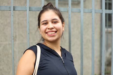 Tomaz Silva/Agência Brasil Rio de Janeiro (RJ), 16/11/2025 - A estudante Cecilia Pereira de Souza aguarda na fila para entrada do segundo dia do Exame Nacional do Ensino Médio (Enem), no Cefet Maracanã, na zona norte do Rio de Janeiro. Foto: Tomaz Silva/Agência Brasil