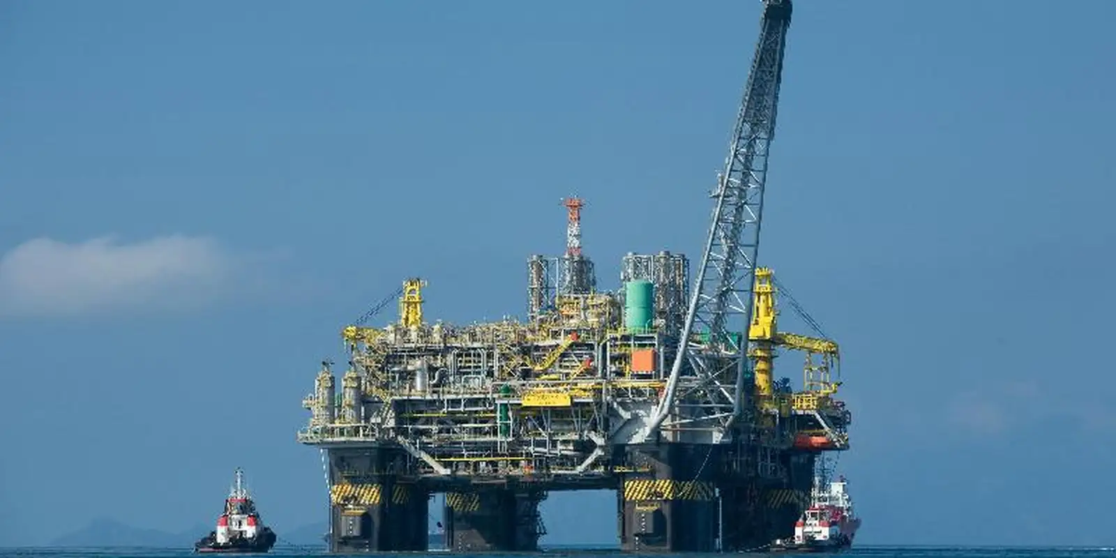 Vazamento de gás paralisa plataforma da Petrobras na Bacia de Campos