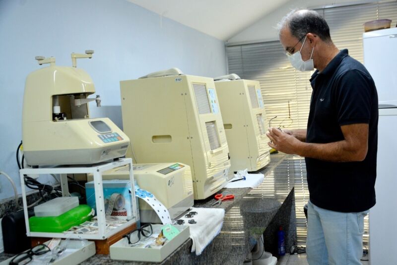 Ótica da Cidadania de Volta Redonda produz mais 6 mil pares de óculos em 2025