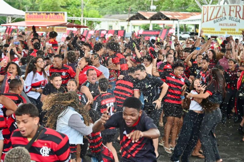 Torcida do Flamengo acompanha final da Copa Intercontinental contra o PSG em Fan Fest no Parque da Cidade – Barra Mansa