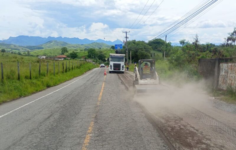 Volta Redonda: começa obra para asfaltamento da estrada Roma-Getulândia