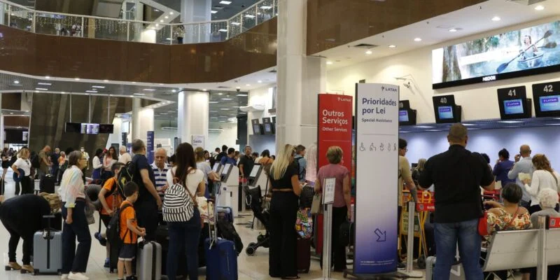 Anac discute com aéreas aumento de voos no Santos Dumont; Paes critica