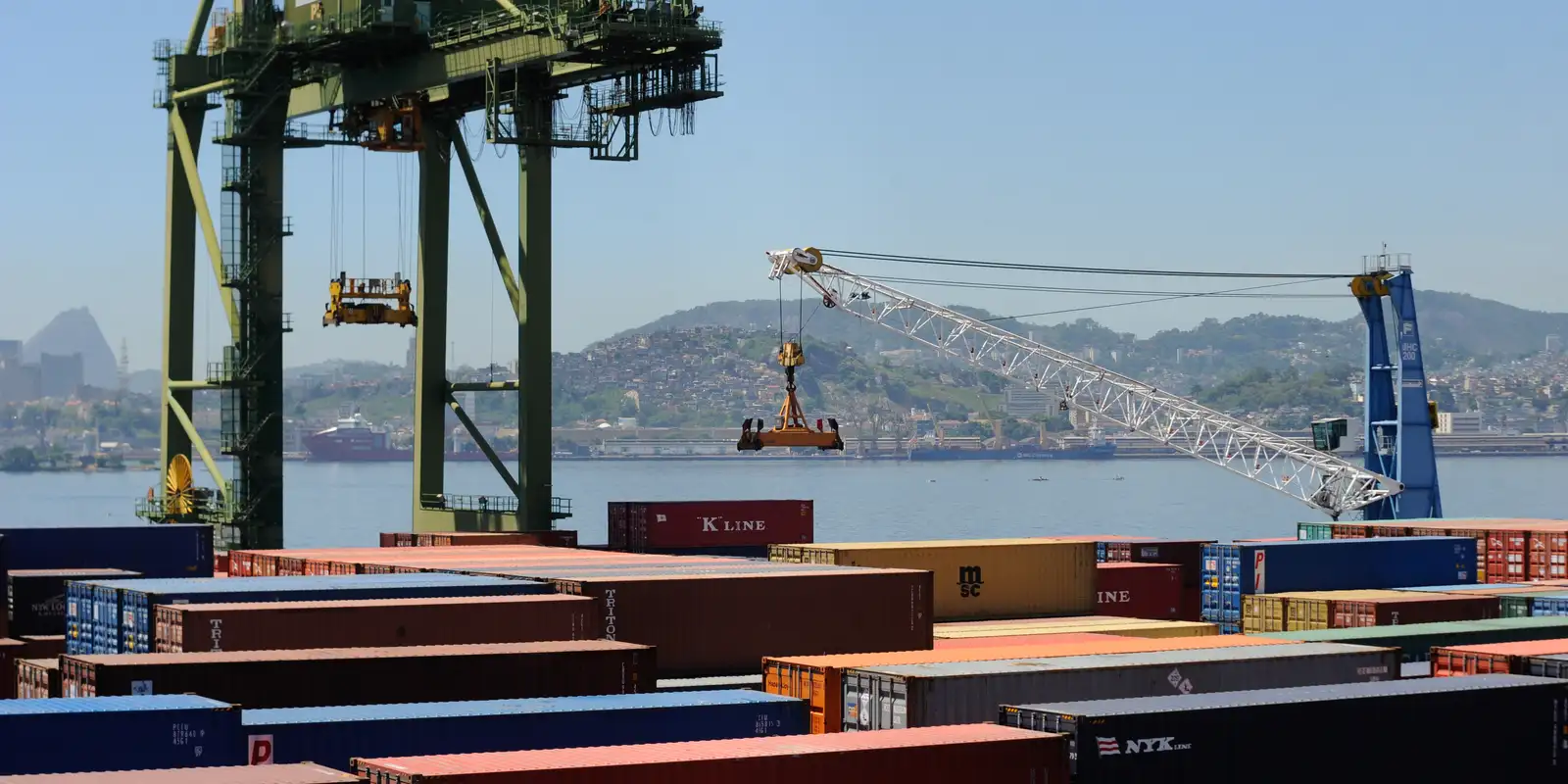 Governo projeta superávit comercial de até US$ 90 bilhões em 2026