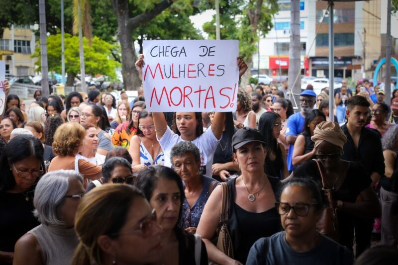 Ato Público reforça combate ao feminicídio em Volta Redonda
