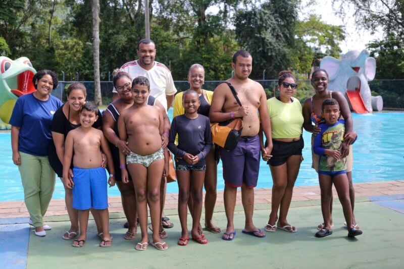 Férias Inclusivas leva pessoas com deficiência ao Parque Aquático Municipal de Volta Redonda