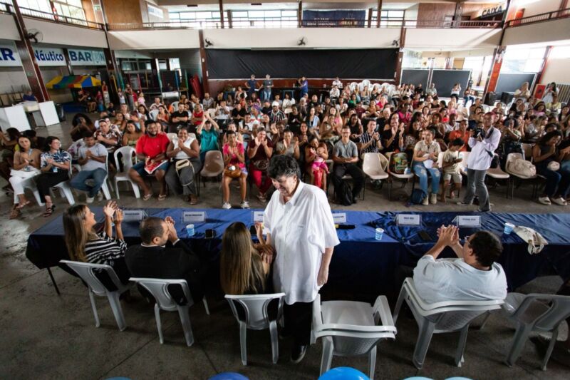 Prefeitura de Volta Redonda reúne famílias contempladas com casa própria