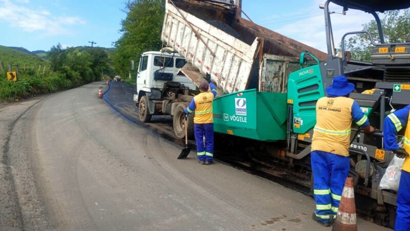Recuperação da Estrada Roma-Getulândia alcança três quilômetros asfaltados em trecho de Volta Redonda