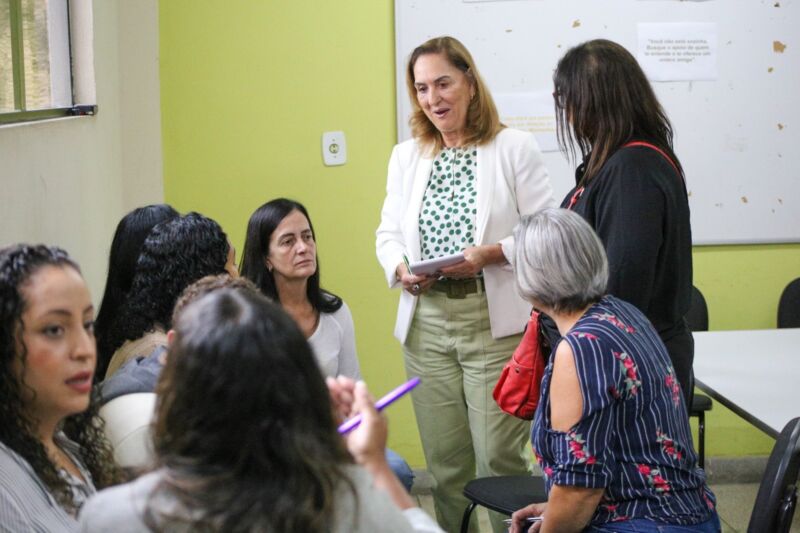 Volta Redonda capacita equipes para acolhimento humanizado de mulheres vítimas de violência, em situação de rua e dependentes químicas