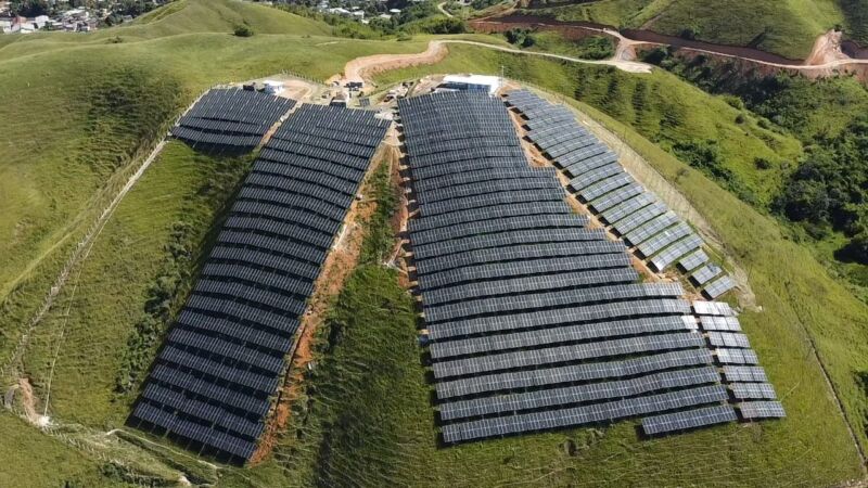 Volta Redonda conclui montagem de nova usina fotovoltaica que vai gerar economia de cerca R$ 5 milhões por ano
