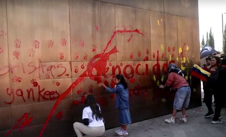 Brasília (DF), 04/01/2026 -  Venezuelan diaspora in Mexico divided over U.S. action, police intervene to separate groups
Frame Reuters/Proibida reprodução