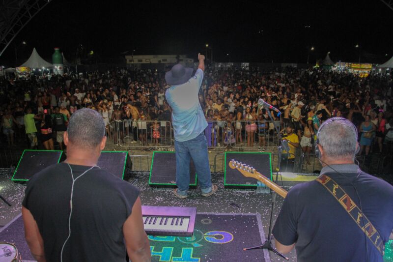 Cantor Thiago Cordeiro foi a grande atração do terceiro dia de Carnaval no Parque da Cidade – Barra Mansa
