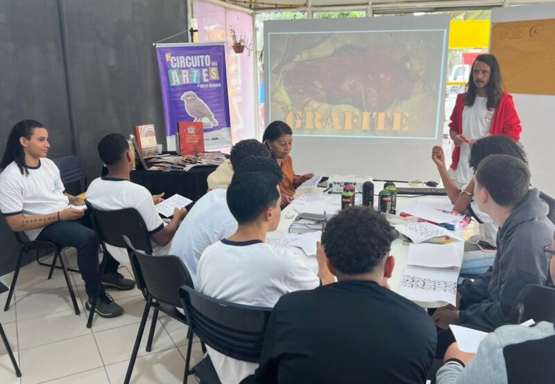 Secretaria de Cultura de Volta Redonda promove oficina de graffiti com alunos da rede pública no Santo Agostinho