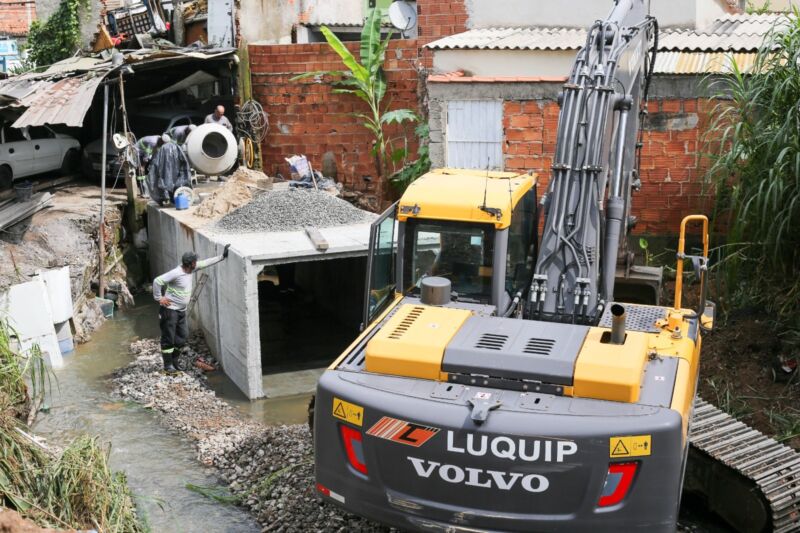Volta Redonda: Córrego do Açude começa a receber terceira etapa das obras de drenagem pluvial