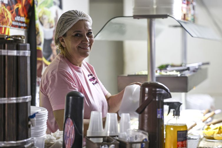 Brasília (DF), 30/01/2026 - A cozinheira Elisabete dos Santos fala sobre a isenção no Imposto de Renda para quem ganha até 5mil reais.Foto: Marcelo Camargo/Agência Brasil