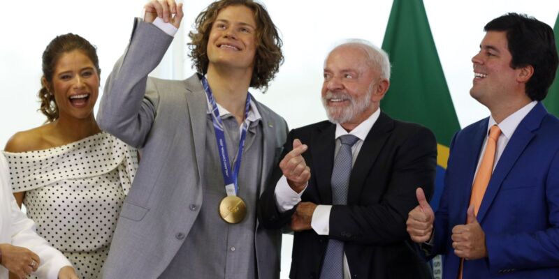 Lula recebe Lucas Pinheiro, medalha de ouro nos Jogos de Inverno