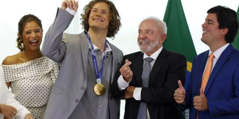 Lula recebe Lucas Pinheiro, medalha de ouro nos Jogos de Inverno