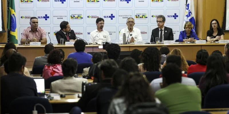Saúde anuncia 3 mil vagas de residência e 900 para especialistas