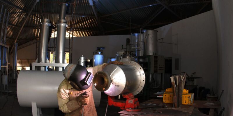 Faturamento da indústria sobe 2,3% em janeiro, mas está abaixo de 2025