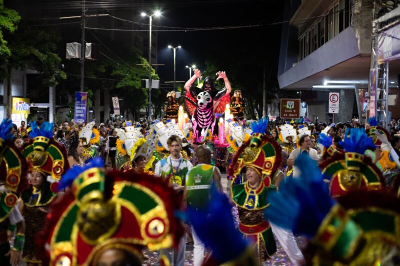 Carnaval reúne mais de 60 mil para curtir a folia em Volta Redonda