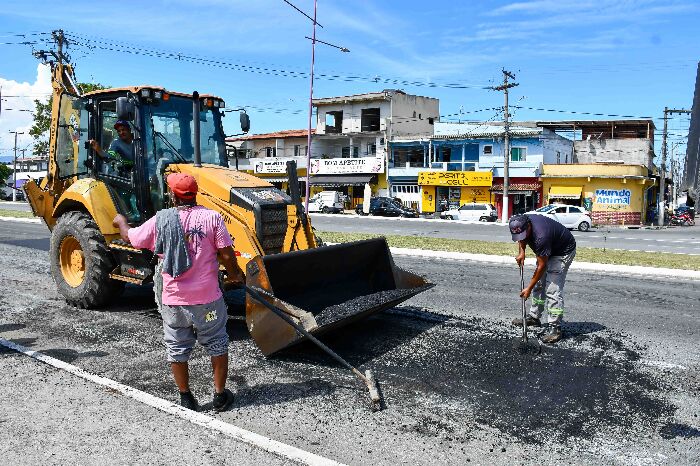 OPERAÇÃO 'TAPA-BURACO' EM RESENDE JÁ UTILIZOU MAIS DE 50 TONELADAS DE ASFALTO EM 2026