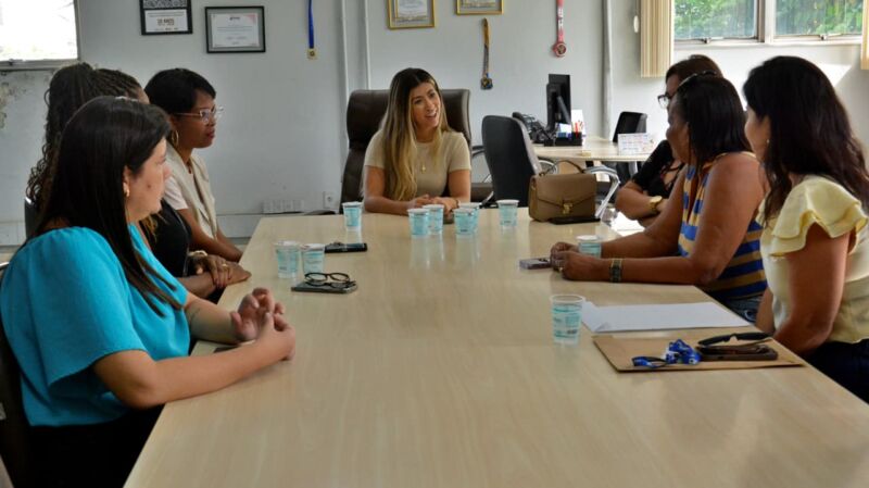 Prefeitura de Volta Redonda diploma mais cinco Famílias Acolhedoras