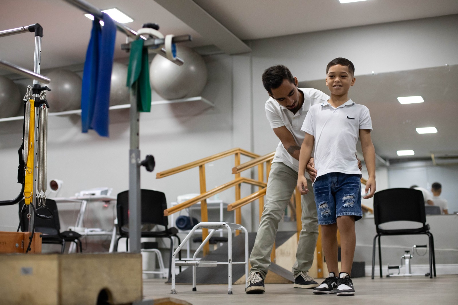 Saúde de Volta Redonda transforma a vida de menino de 9 anos após grave acidente automobilístico