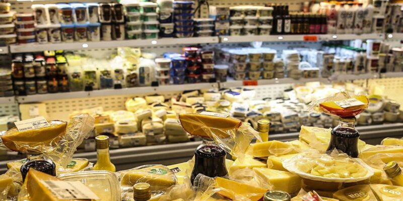 Crédito e emprego explicam vendas no comércio em patamar recorde