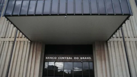 Copom decide Selic em meio a guerra e inflação acelerando