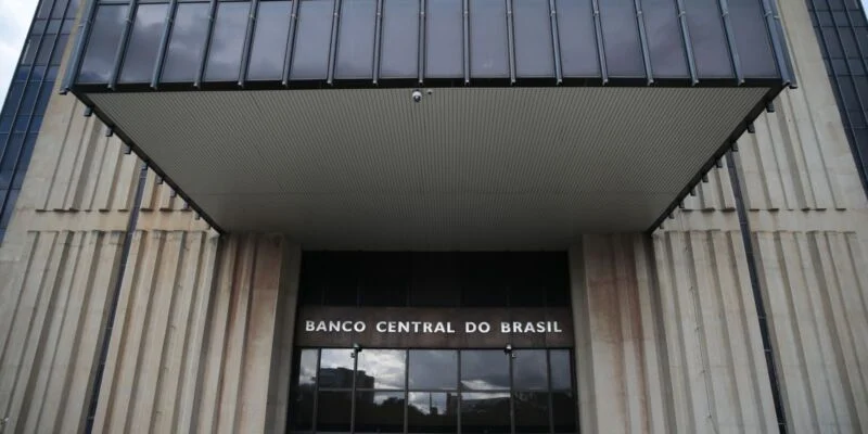 Copom decide Selic em meio a guerra e inflação acelerando