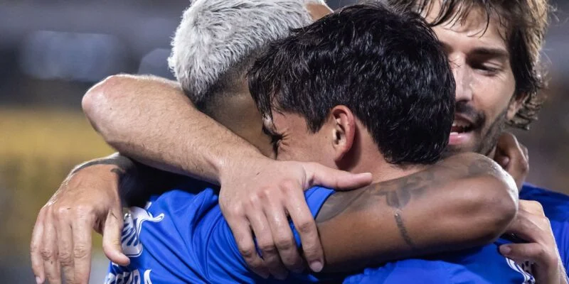 Matheus Pereira decide e Cruzeiro estreia da Libertadores com vitória