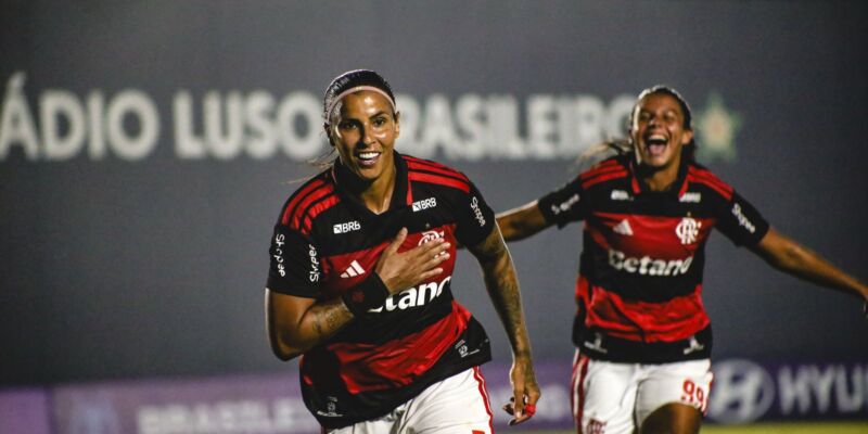 Flamengo derrota Vitória e fica perto de líderes no BR Feminino