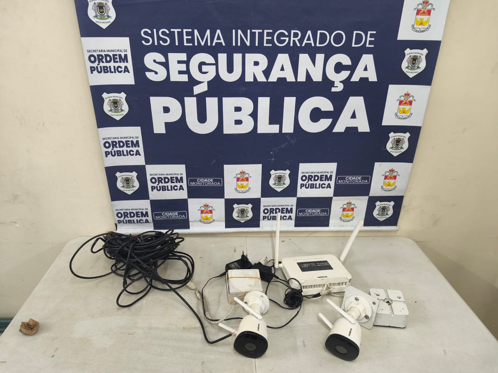 Golpe no tráfico: Ordem Pública de Volta Redonda apreende câmeras clandestinas