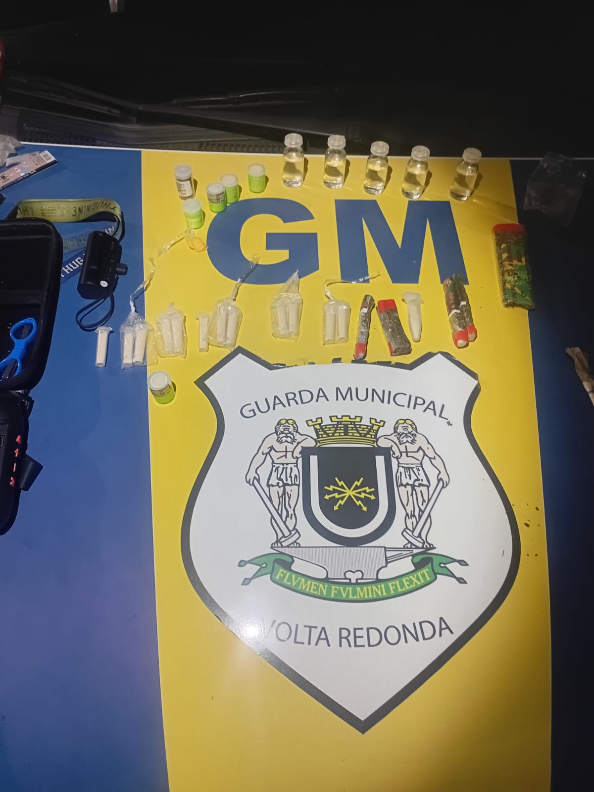 Guarda Municipal de Volta Redonda prende na Rodovia dos Metalúrgicos trio suspeito de tráfico de drogas