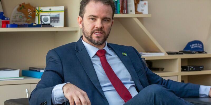 Governo avalia uso do FGTS para quitar dívidas, diz Durigan