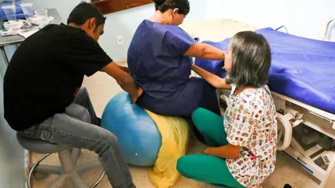 Doula: regulamentação reforça integração da categoria ao SUS