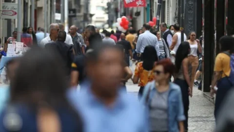 Abono salarial começa a ser pago para nascidos em março e abril