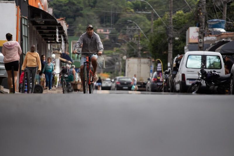 Prefeitura de Volta Redonda entrega novo asfalto em quatro ruas do bairro Santa Cruz