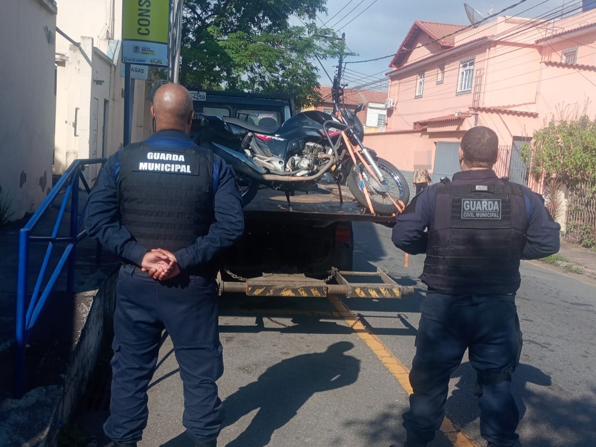 Guarda Municipal de Volta Redonda atua em caso de violência contra a mulher e apreende moto com sinais de adulteração