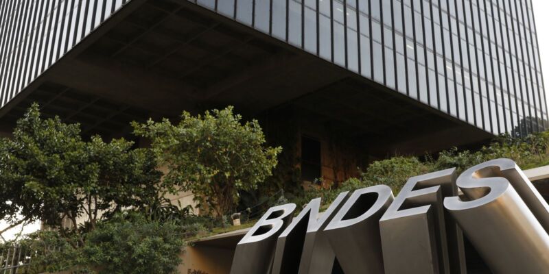 BNDES abre financiamento para transporte de carga e passageiros