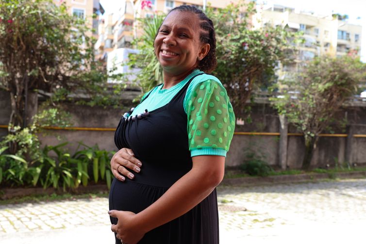 Rio de Janeiro (RJ), 26/05/2026 –  A grávida que faz tratamento na Maternidade Escola UFRJ, Fernanda Lopes de Almeida posa para foto na instituição, na zona sul do Rio de Janeiro.
Foto: Tomaz Silva/Agência Brasil