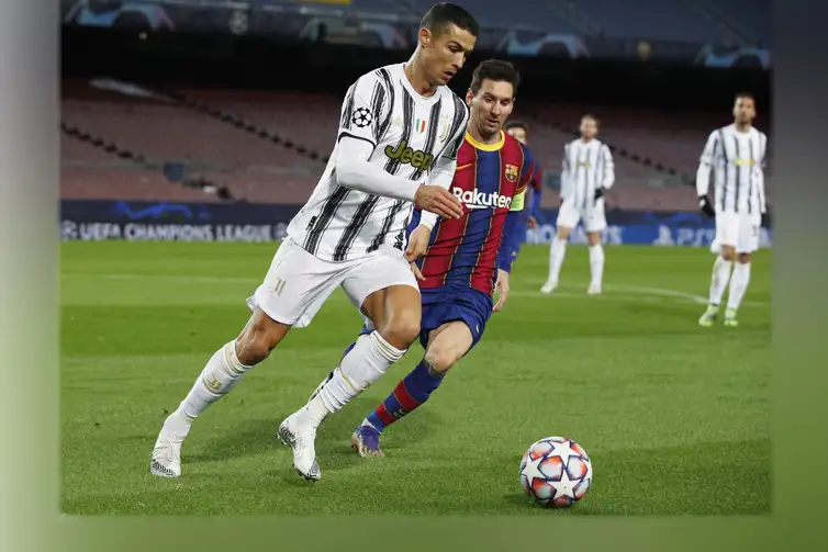 REUTERS/Albert Gea/Direitos reservados Cristiano Ronaldo e Lionel Messi durante partida Juventus x Barcelona