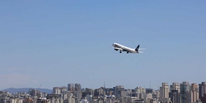 Brasil bate recorde de passageiros em voos domésticos em 2026