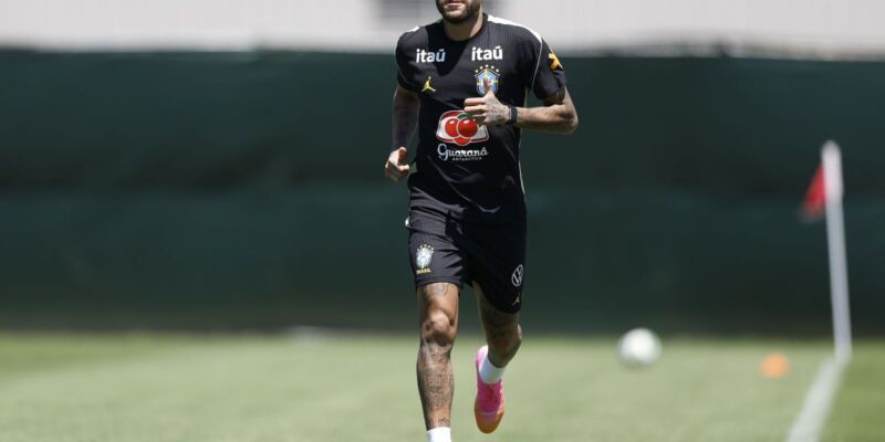 Neymar volta a treinar com a seleção a 2 dias do jogo contra o Haiti