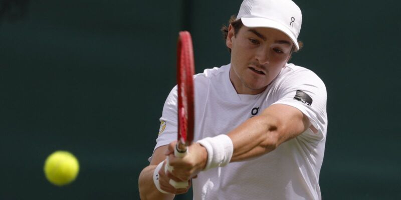João Fonseca estreia em Wimbledon com 3 a 0 sobre Bautista Agut
