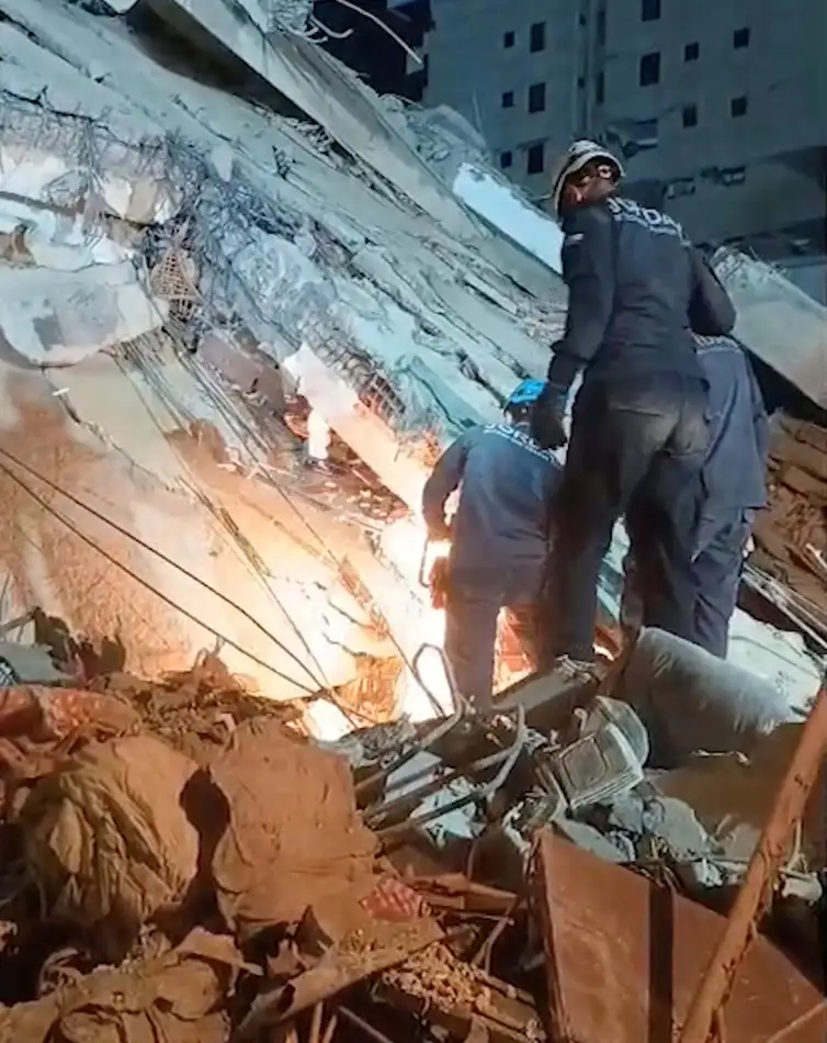 Reuters/Jordan Public Security/Proibida reprodução Equipe jordaniana resgata criança em prédio desabado seis dias após terremotos
30 de junho de 2026
Segurança Pública da Jordânia/Imagem divulgada via REUTERS