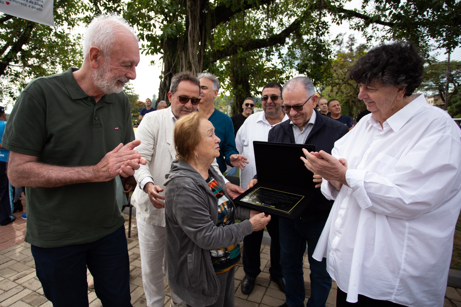 Prefeitura de Volta Redonda realiza cerimônia para famílias de homenageados na Praça Pandiá Calógeras