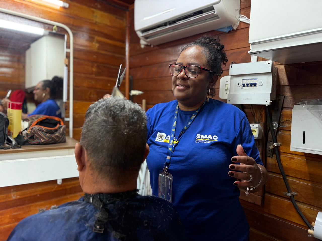 Salão da Cidadania leva cortes de cabelo gratuitos para bairros de Volta Redonda durante o mês de junho