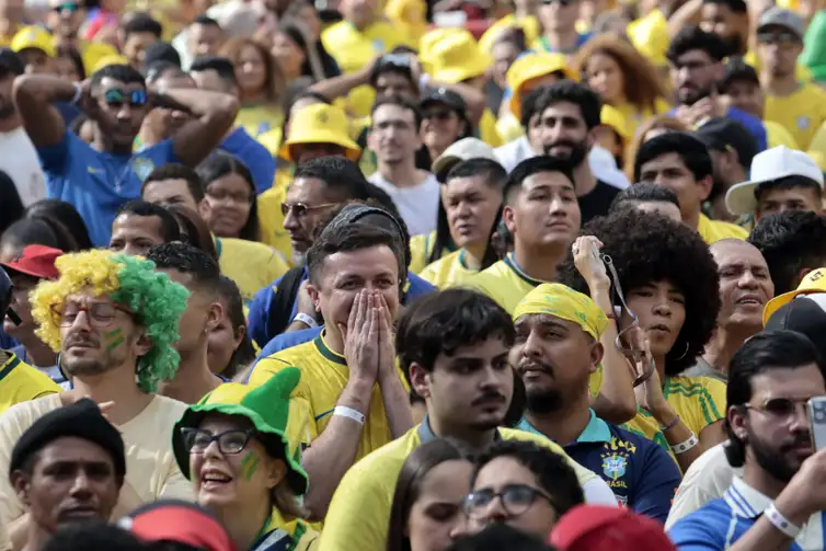 Paulo Pinto/Agência Brasil São Paulo (SP), 29/06/2026 - Torcedores assistem jogo na Fan Fest da Copa no Vale do Anhangabaú em São Paulo, para o jogo Brasil x Japão. Foto: Paulo Pinto/Agencia Brasil