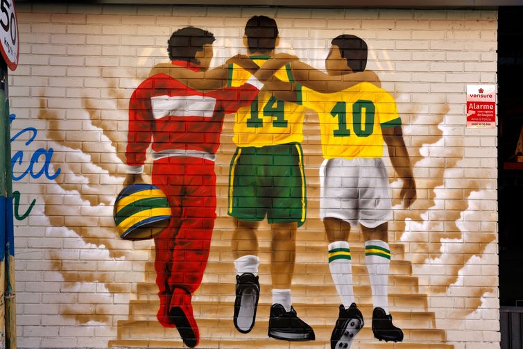 Tânia Rêgo/Agência Brasil Rio de Janeiro (RJ), 09/06/2026 - Rua Pereira Nunes, em Vila Isabel, zona norte da cidade, pintada e enfeitada para a Copa do Mundo de Futebol 2026. Foto: Tânia Rêgo/Agência Brasil