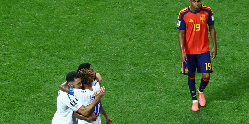 Cabo Verde segura Espanha e estreia em Copas com empate histórico